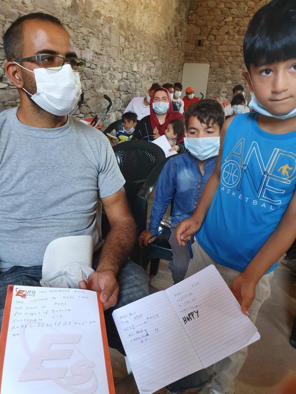 Ganes d’escola al camp de refugiats de Mòria, a Lesbos: i al Molí de la Solidaritat s’obre la English School of Friendship